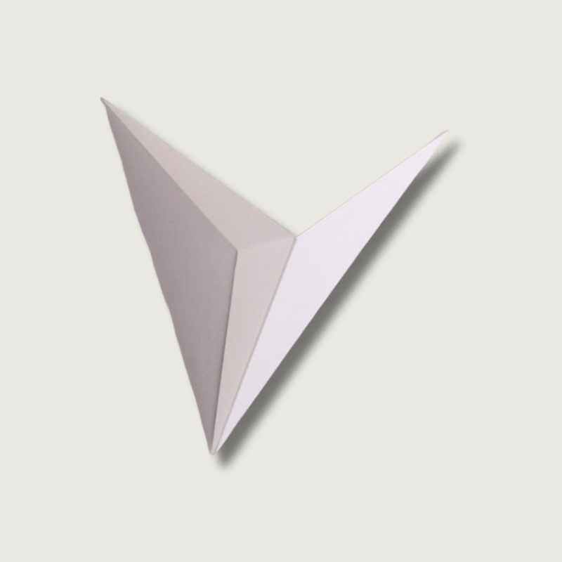 Skanto | Triangulær Vegglampe – Minimalistisk Design