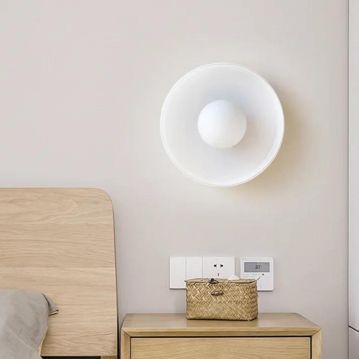 Rund Taklampe med Stilren Funksjonalitet - LumiSphere | Skanto