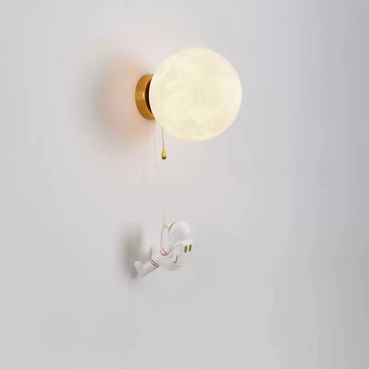 LunarGlow Vegglampe - Måneformet Astronautbelysning