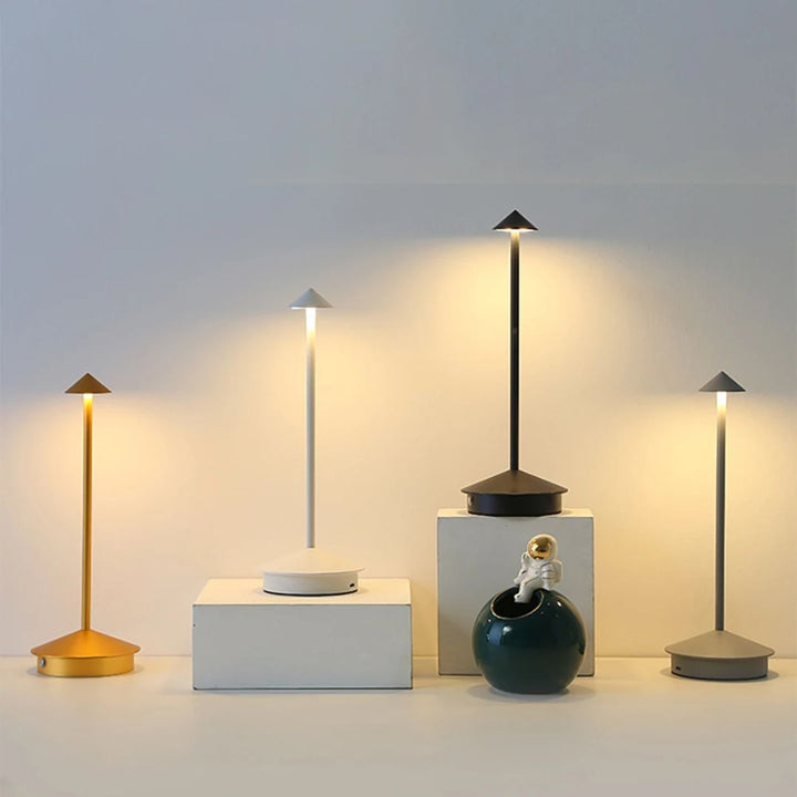 Robyn Arrow LED Bordlampe | Skanto