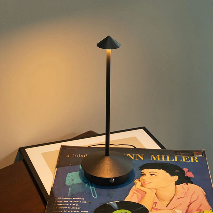 Skanto | Eindhoven Robyn Arrow LED Bordlampe