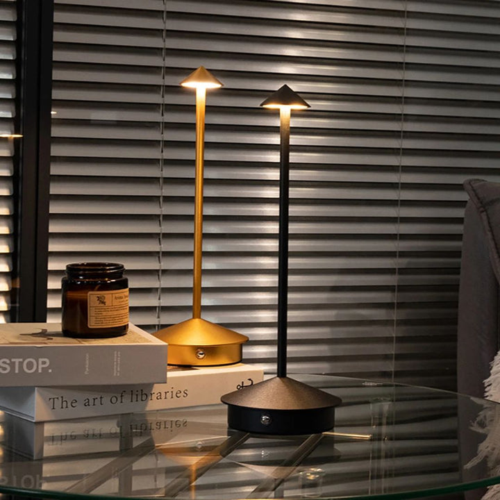 Skanto | Eindhoven Robyn Arrow LED Bordlampe