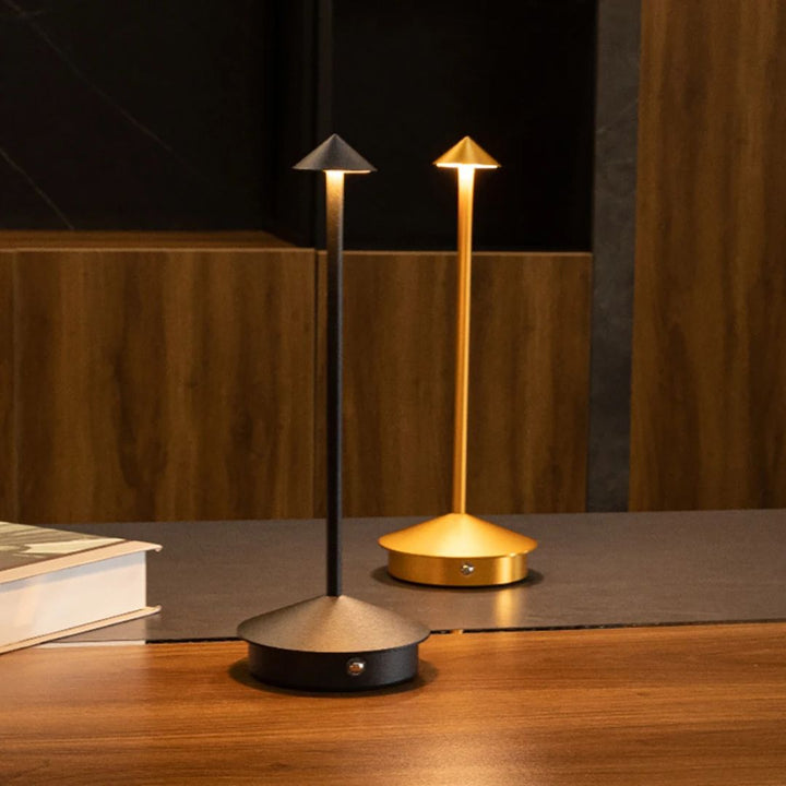Robyn Arrow LED Bordlampe | Skanto