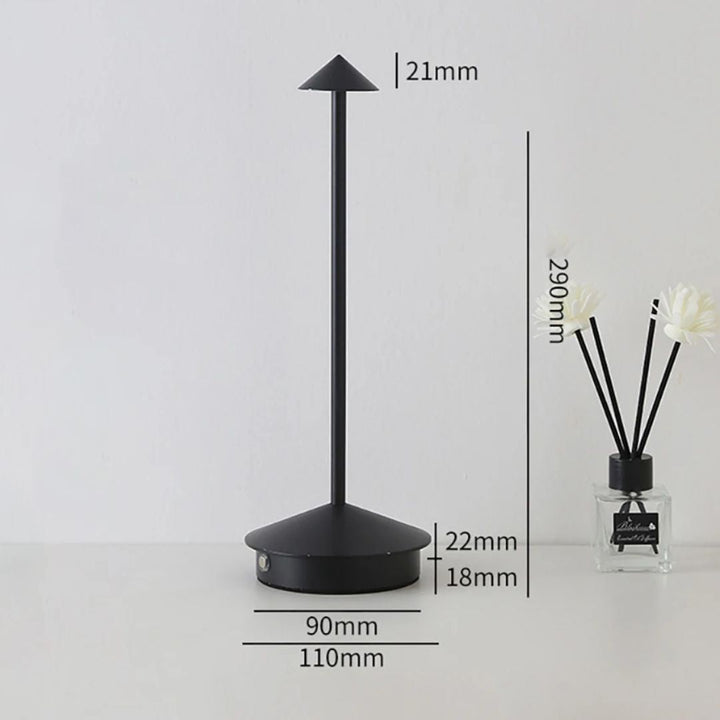 Skanto | Eindhoven Robyn Arrow LED Bordlampe
