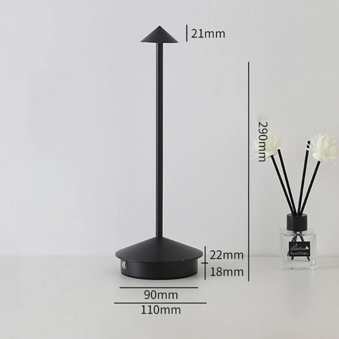 Robyn Arrow LED Bordlampe | Skanto