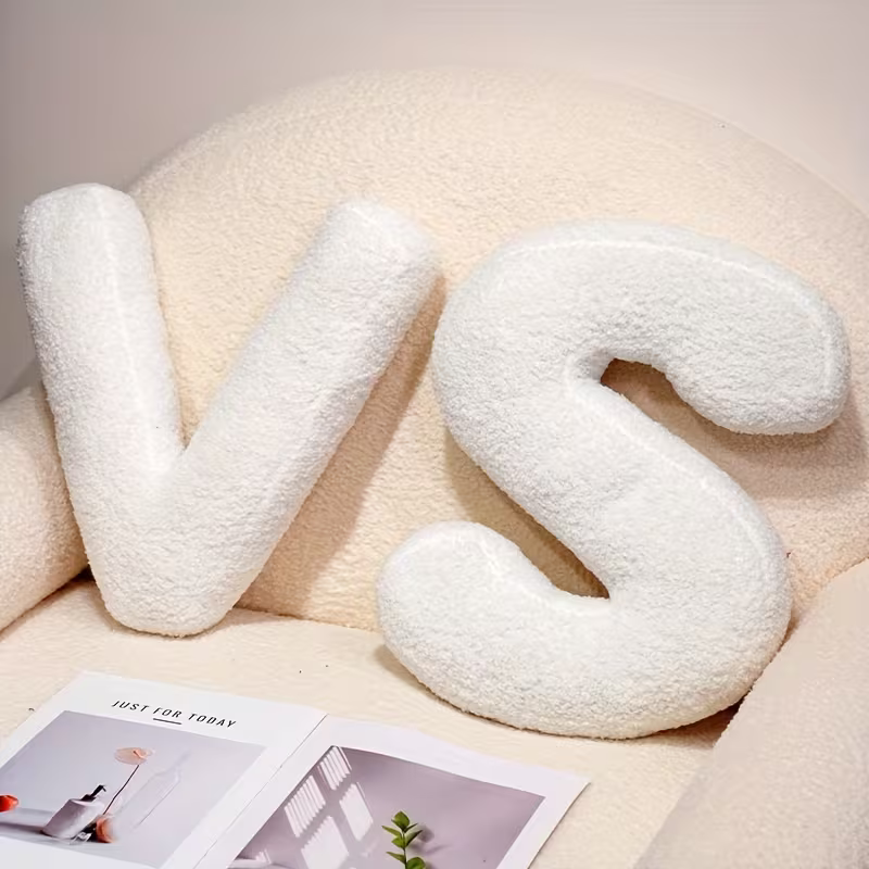 Hvit Bokstav Dekorativ Pute – Myk Og Allsidig | Kreative Puter For Sofaen Og Sengen | Skanto