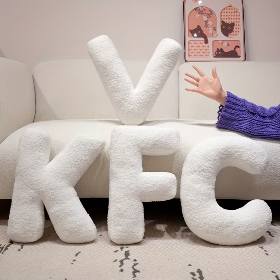 Hvit Bokstav Dekorativ Pute – Myk Og Allsidig | Kreative Puter For Sofaen Og Sengen | Skanto