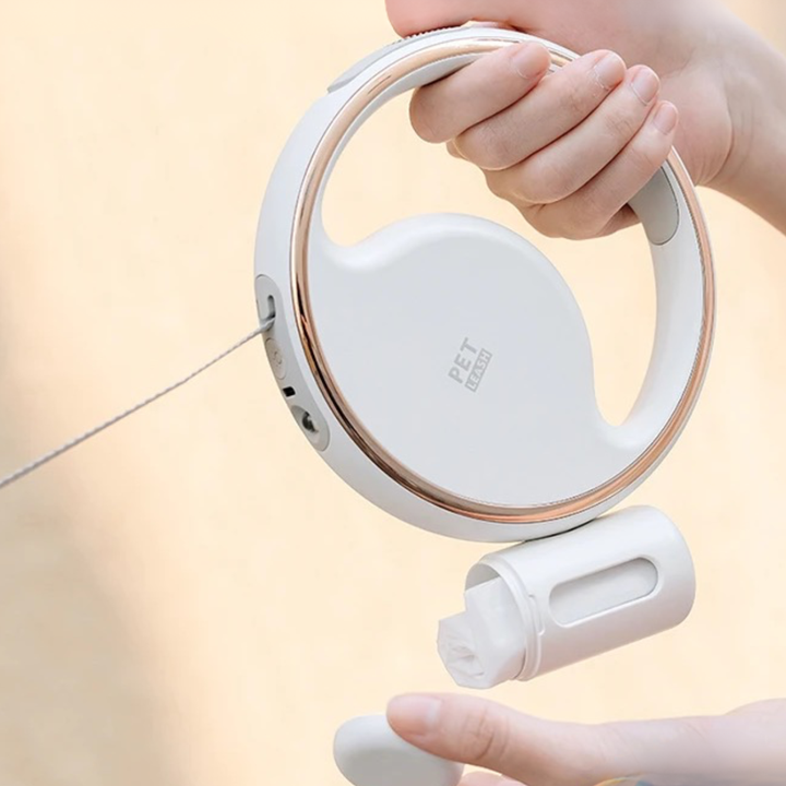 Skanto | AutoLeash Light – Automatisk hundebånd med LED og søppelbaneholder for trygge turer
