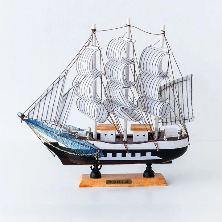 Skanto | Royaleva Nordic Wood Sailboat Sculpture - LED-belyst dekorativt stykke, batteridrevet