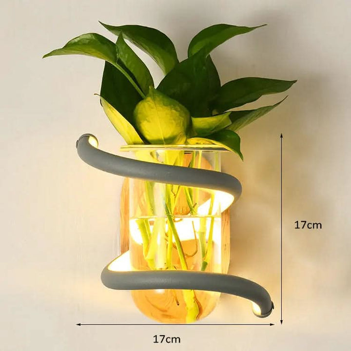 Skanto | LED vegglampe laget av tre med innebygd vaseholder