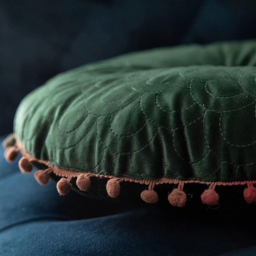Skanto | Veloura Rund Vintage Kviltet Ottoman Putepad