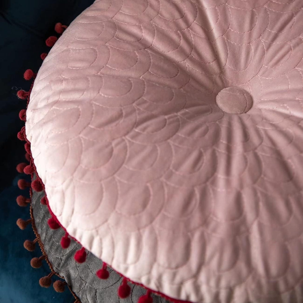 Skanto | Veloura Rund Vintage Kviltet Ottoman Putepad
