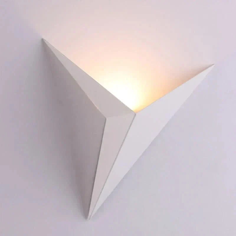 Skanto | Moderne LED Triangulær Vegglampe for Stilige Interiører