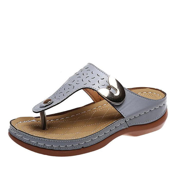Skanto | 2022 Ny Kvinners Metall Dekor Funksjon Mønster Wedge Flip-Flops