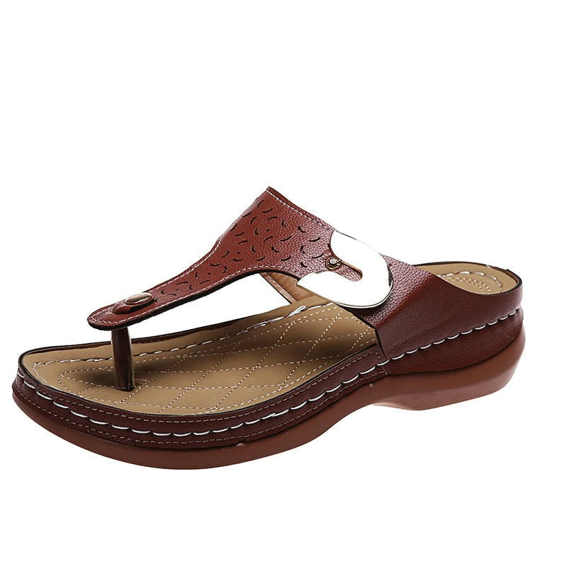 Skanto | 2022 Ny Kvinners Metall Dekor Funksjon Mønster Wedge Flip-Flops