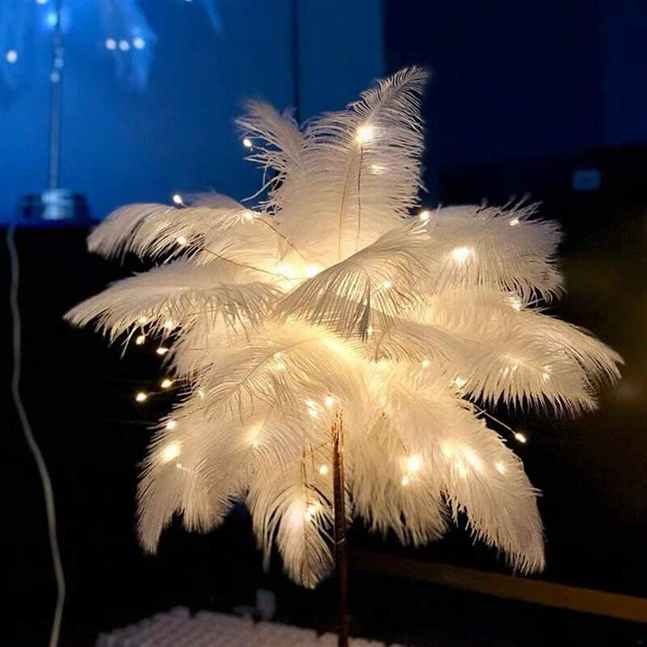 Ostrich Night Light | Eccentrisk Lampe med Fjær og Rose Gull Base | Skanto