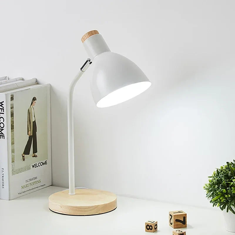 Skanto | Stilig Trebordlampe med Naturlig Karakter