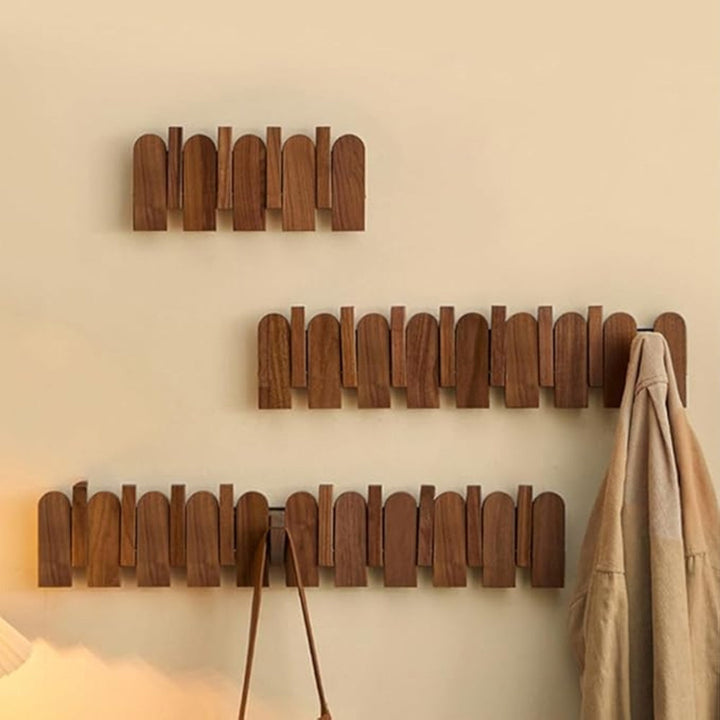 Wandgarderobe mit Klavierhaken aus Holz