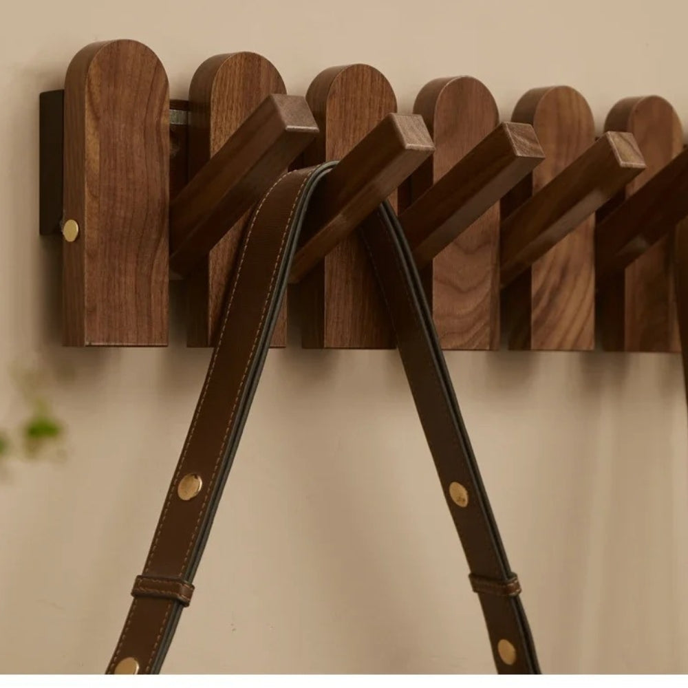 Wandgarderobe mit Klavierhaken aus Holz
