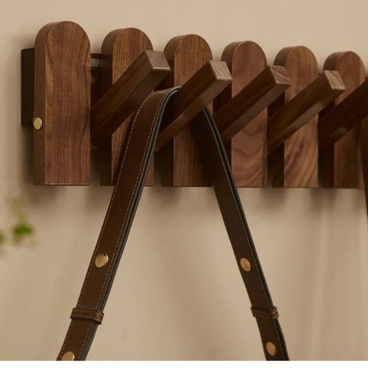 Wandgarderobe mit Klavierhaken aus Holz