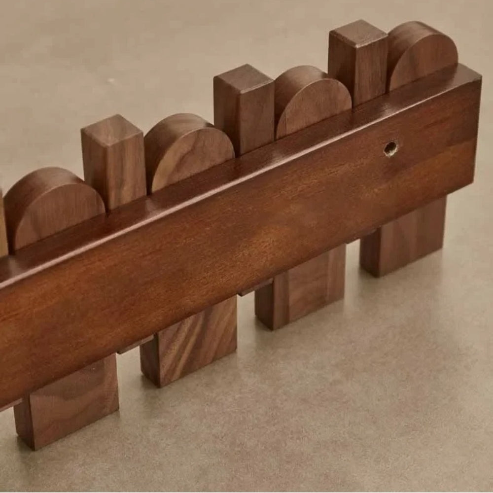 Wandgarderobe mit Klavierhaken aus Holz