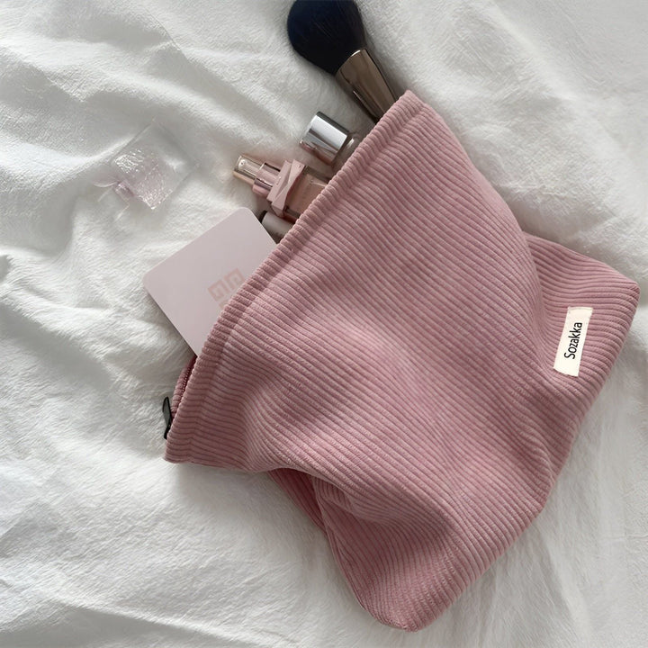 CorduroyGlam Bag – Romslig sminkepung laget av kordfløyel