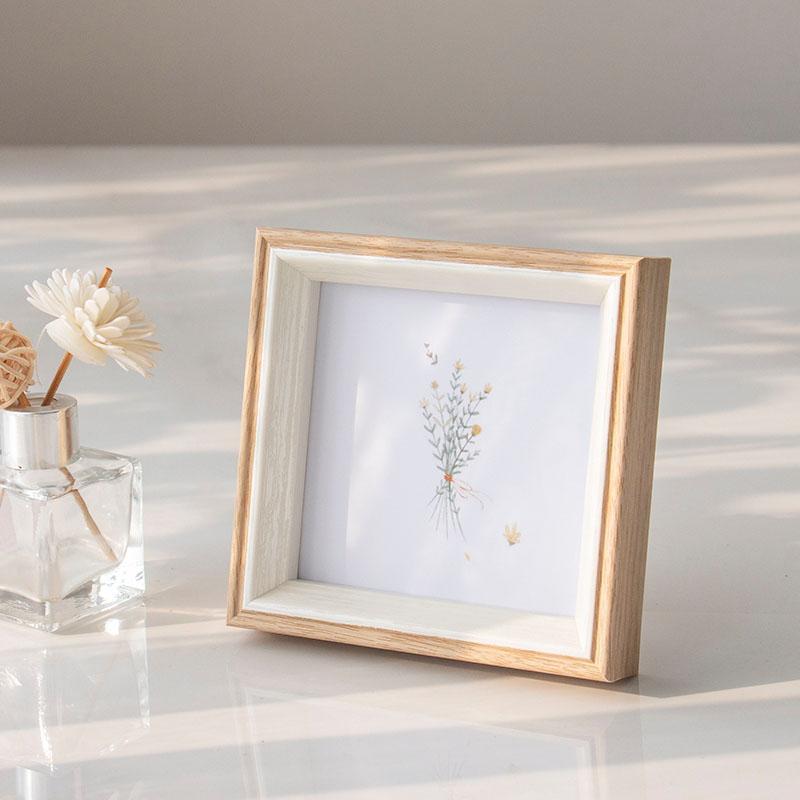ElegantFrame – Luksus Bildekjede med Gylden Kant Skanto