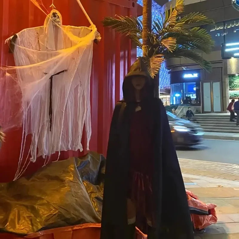Svart kappe med hette – Lang unisex Halloween- & cosplay-sjal | Skanto