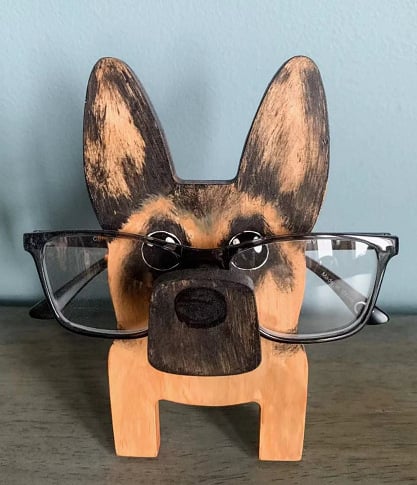 Skanto | 🦉Brillestativ i tre med dyr👓