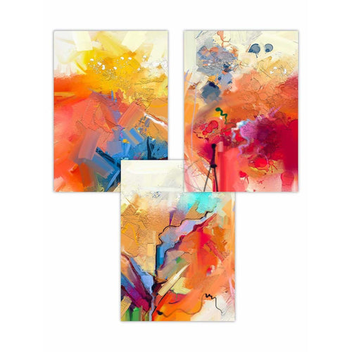 Abstrakt, fargerikt sett med tre veggkunstverk i oransje, rosa og rødt.