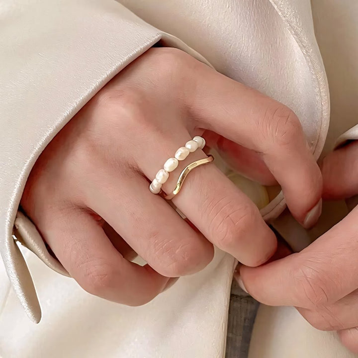 Skanto | Justerbar Lagdelt Ring Med Perleaccent