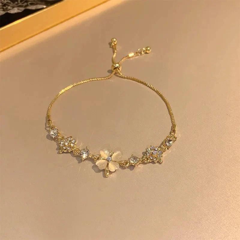 Skanto | Justerbar Lucky Four Leaf Clover Armbånd