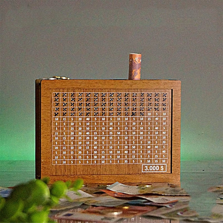 Holzkasse med gravert figurer | Skanto