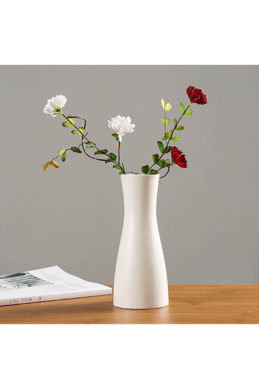 Moderne hvite eleganse vaser