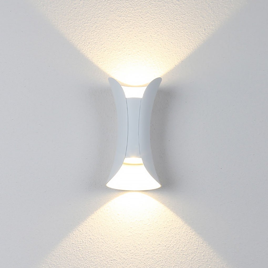 Skanto | Elegant Vanntette LED-lamper med Buet Form for Hagen