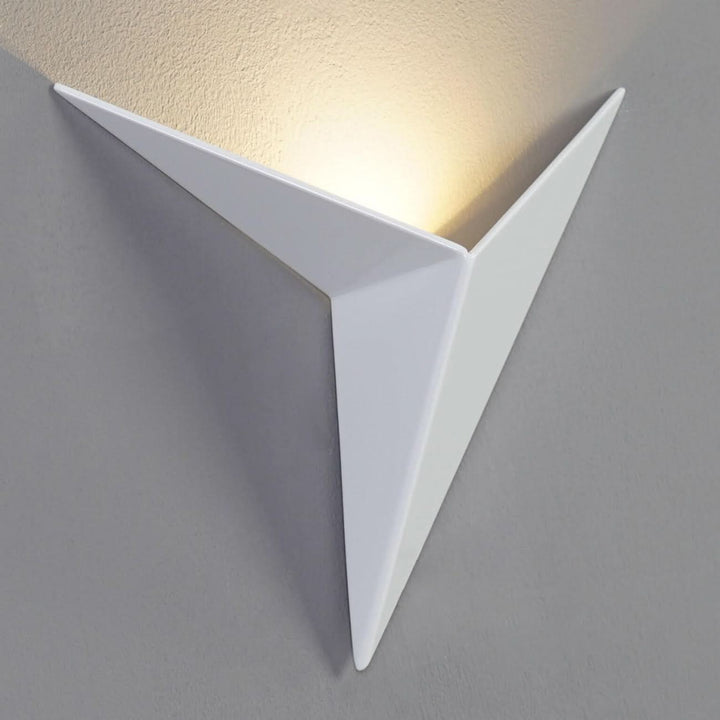 Skanto | Moderne LED Triangulær Vegglampe for Stilige Interiører