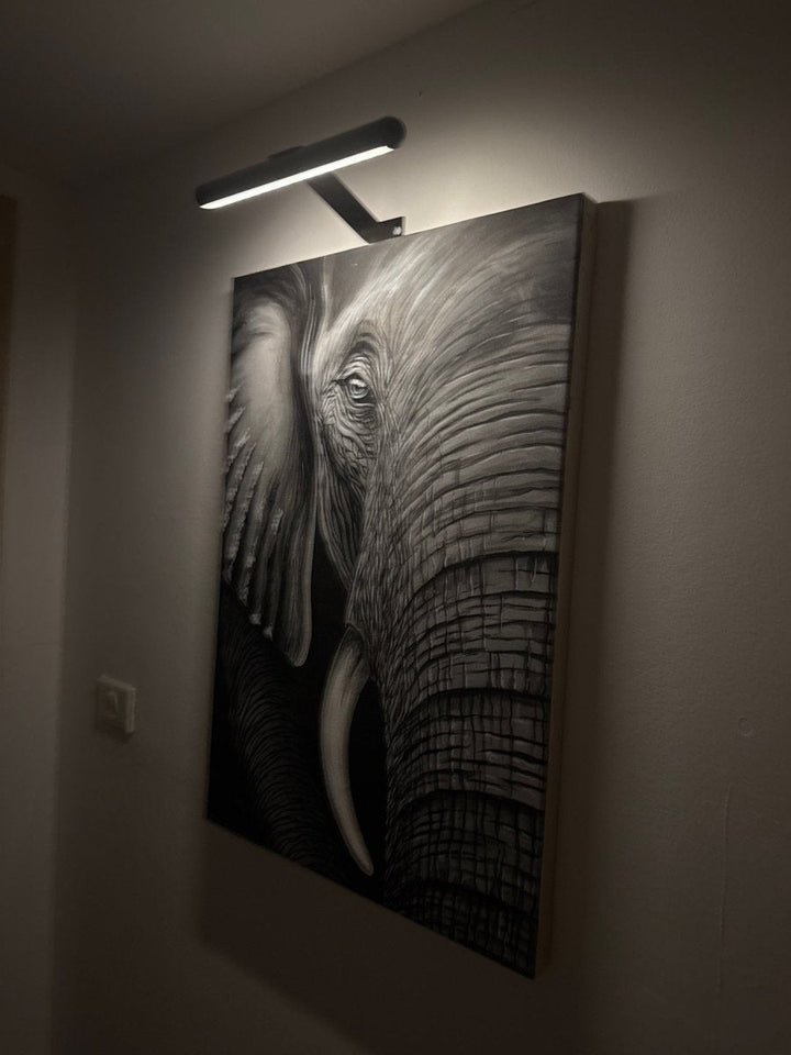 Skanto | ArtGlow LED Vegglampe – Trådløs Belysning for Kunst og Dekorasjon