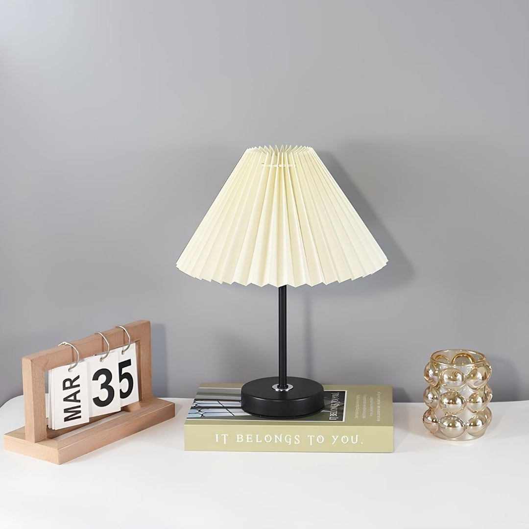 Skanto | Pleatique Bordlampe