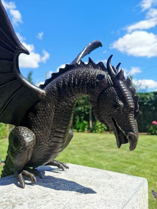 Skanto | Presisjonsstøpning av ildpustende drage skulptur vannspeil