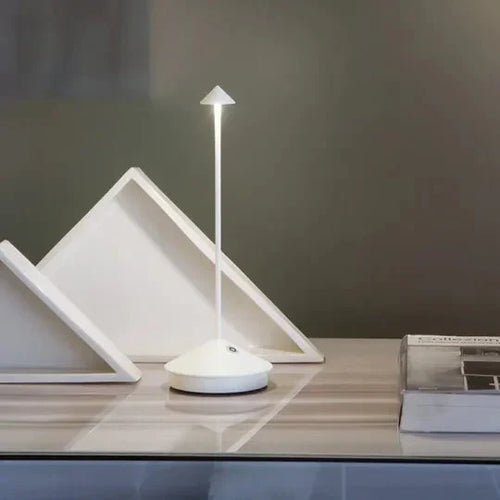 Skanto | LumiZen Minimalist LED Bordlampe | Vanntett og Dimmbar Trådløs Belysning