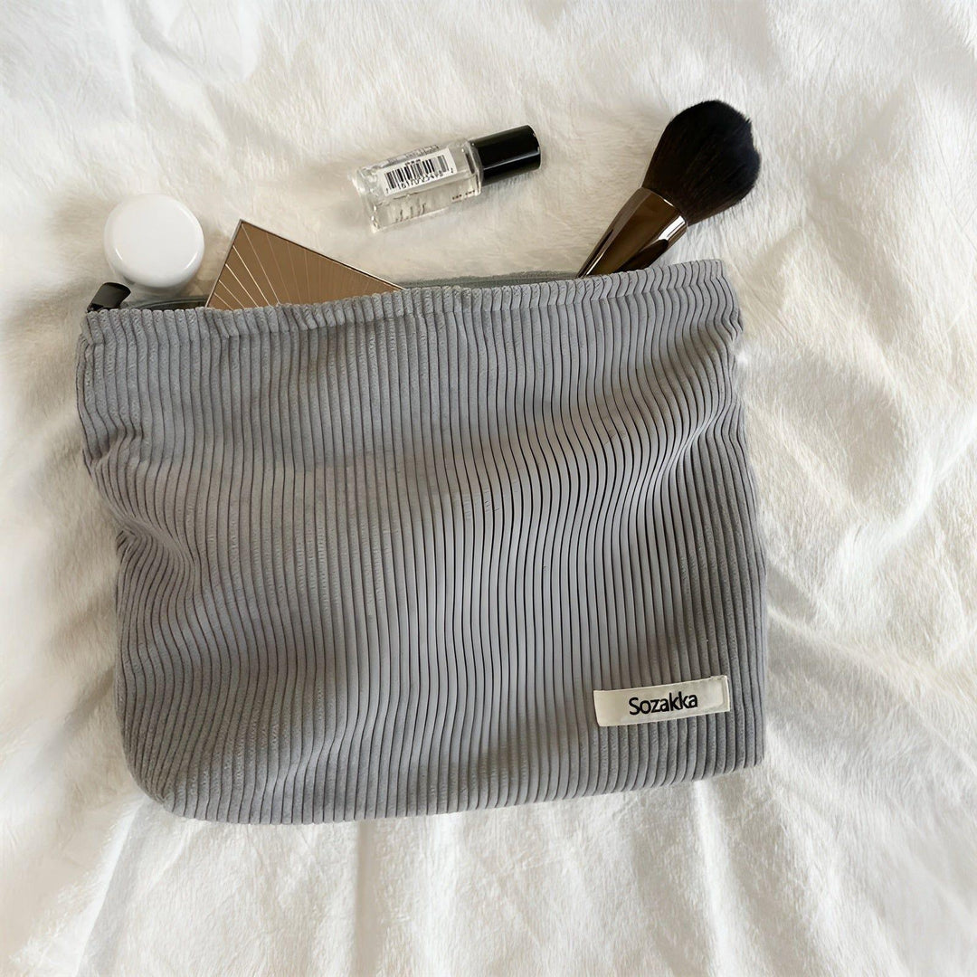 CorduroyGlam Bag – Romslig sminkepung laget av kordfløyel