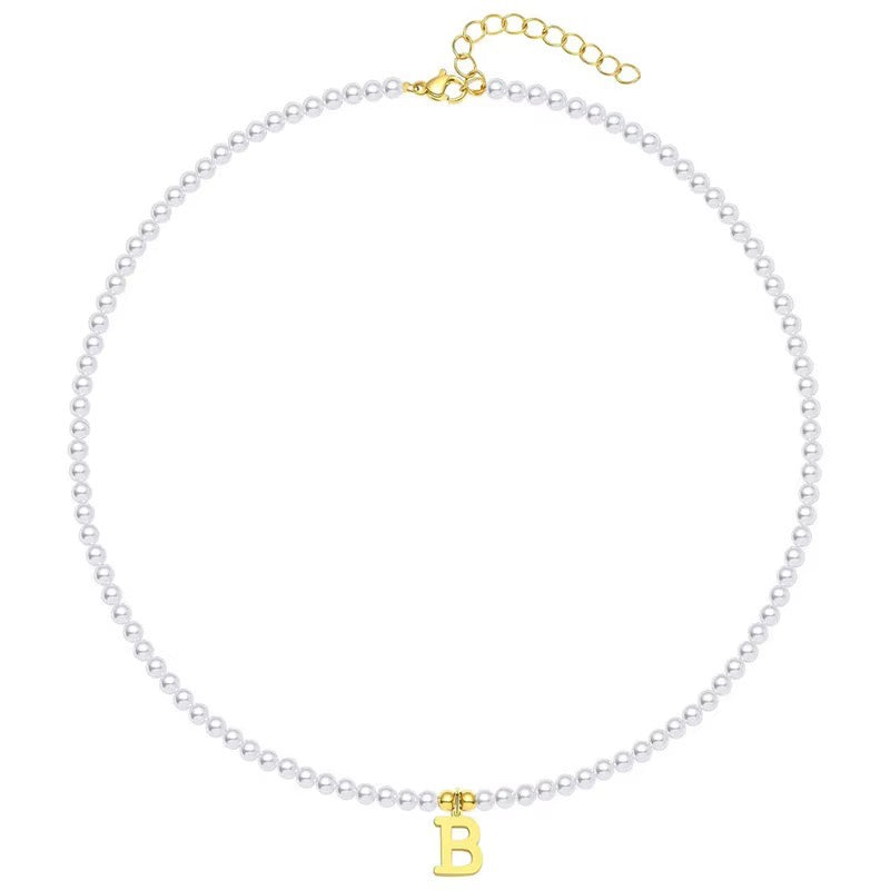 Skanto | Elegant gullbelagt perle bokstav initial halskjede