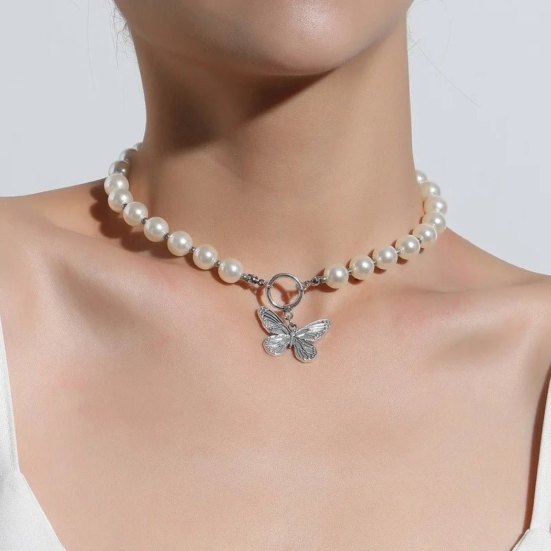 Skanto | Perlebelagt sommerfugl anheng choker halskjede