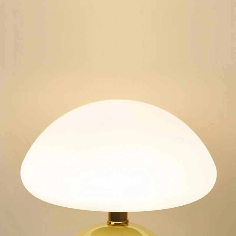 Moderne nattbordlampe med glasskjerm, designer LED bordlampe for soverommet | Skanto