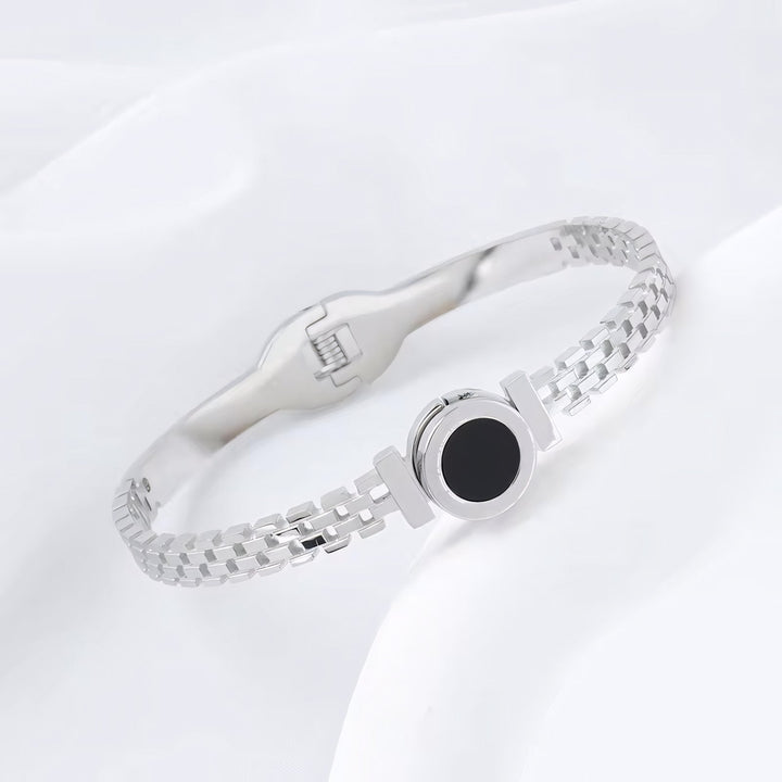 Skanto | Svart senter romertall akzentert bangle armbånd