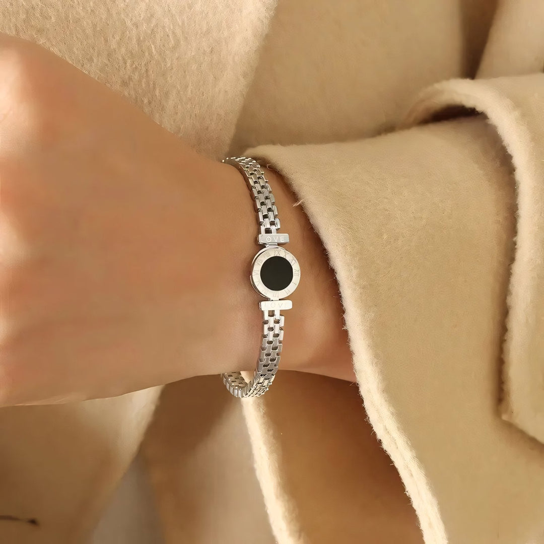 Skanto | Svart senter romertall akzentert bangle armbånd