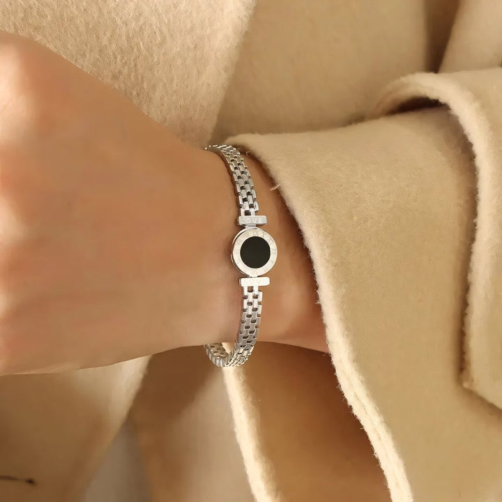 Skanto | Svart senter romertall akzentert bangle armbånd