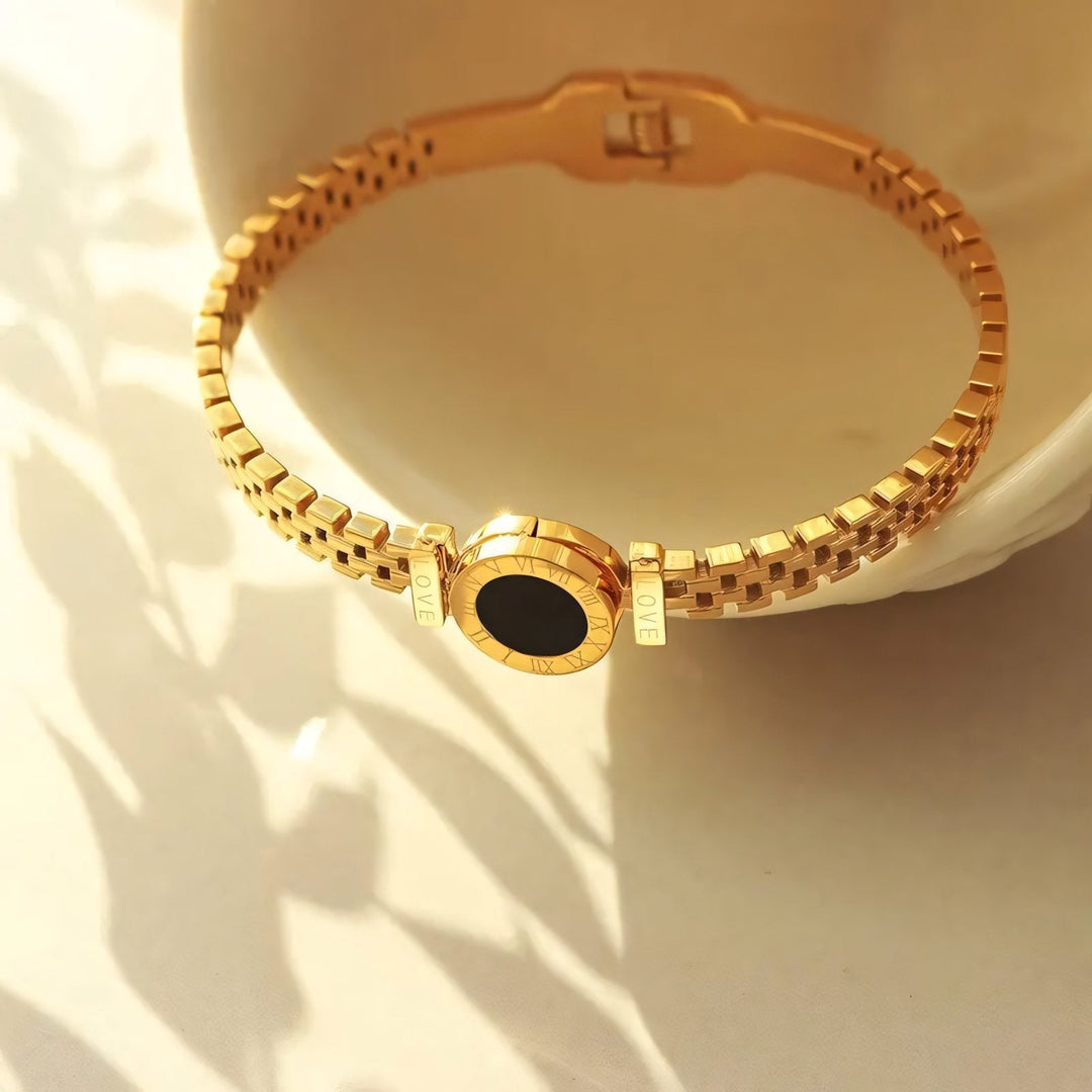 Skanto | Svart senter romertall akzentert bangle armbånd