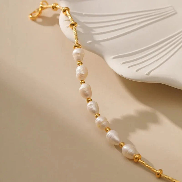 Skanto | Boho Gullakkent Perle Armbånd