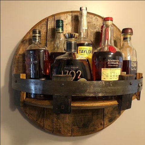 Skanto | Rustikk Eik Vegghylle for Whiskydrykker